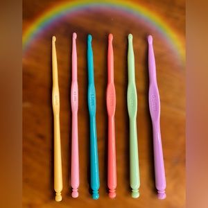 Crochet Hook Set of 6PCS - Brand New **Never Used**